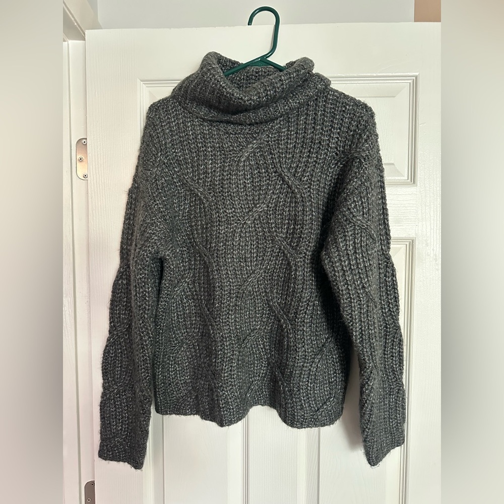 Tribal Jeans women’s Med cable knit sweater